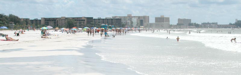 crowded weekend on siesta beach.jpg